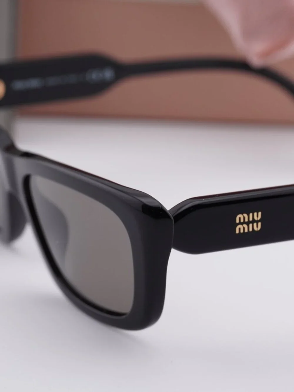 Miu Miu model mu